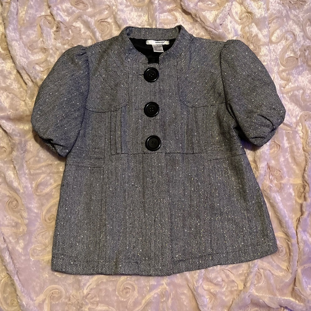 Size medium AAApple black and white blouse